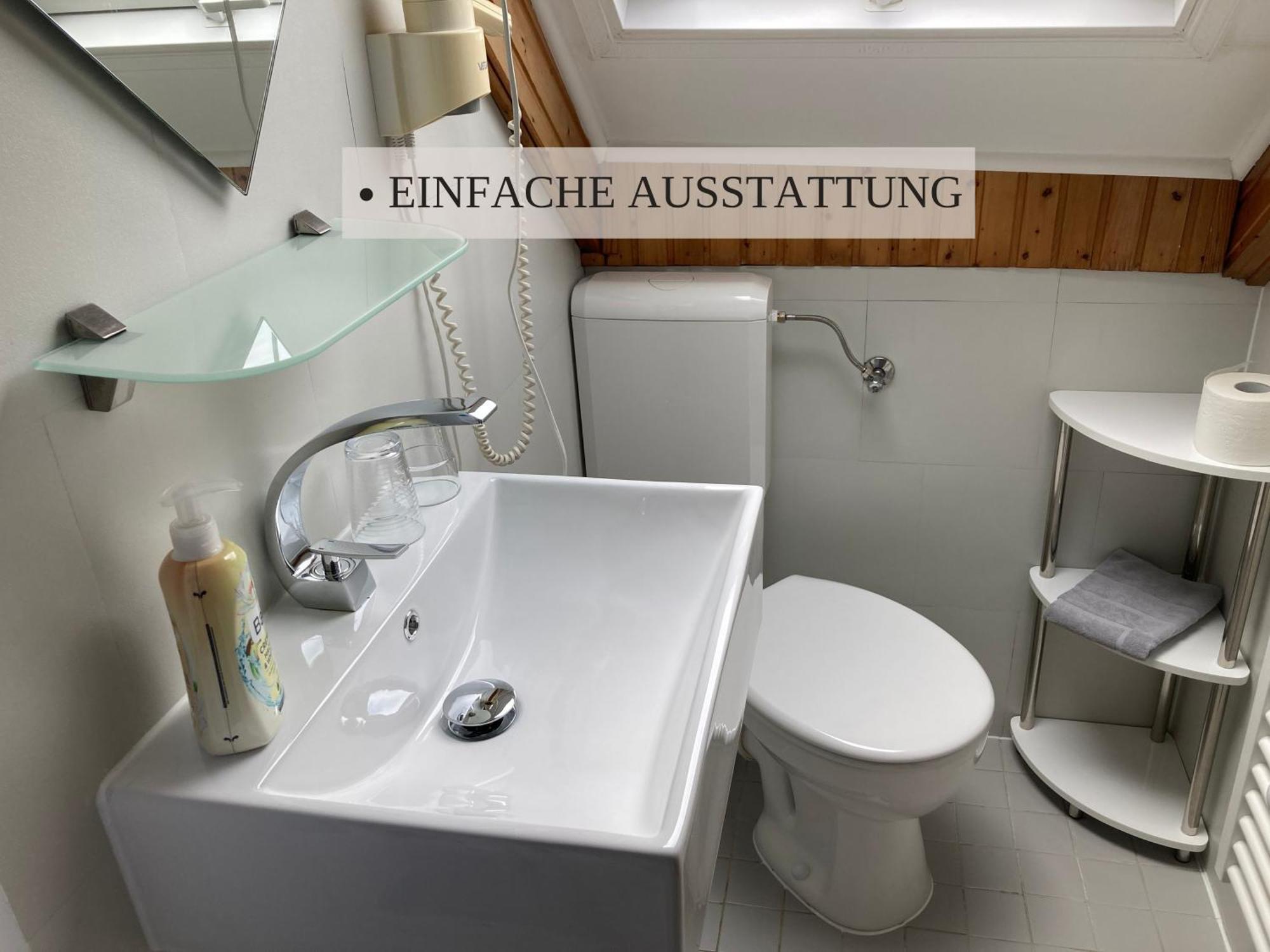 Haus Krabbe Ohne Kueche, Fuer 1-2 Personen, Doppelbett, Zentral Gelegen Zwischen Cuxhaven Und Bremerhaven, Hunde Kostenfrei Willkommen, Kostenfreier Parkplatz * Wremen